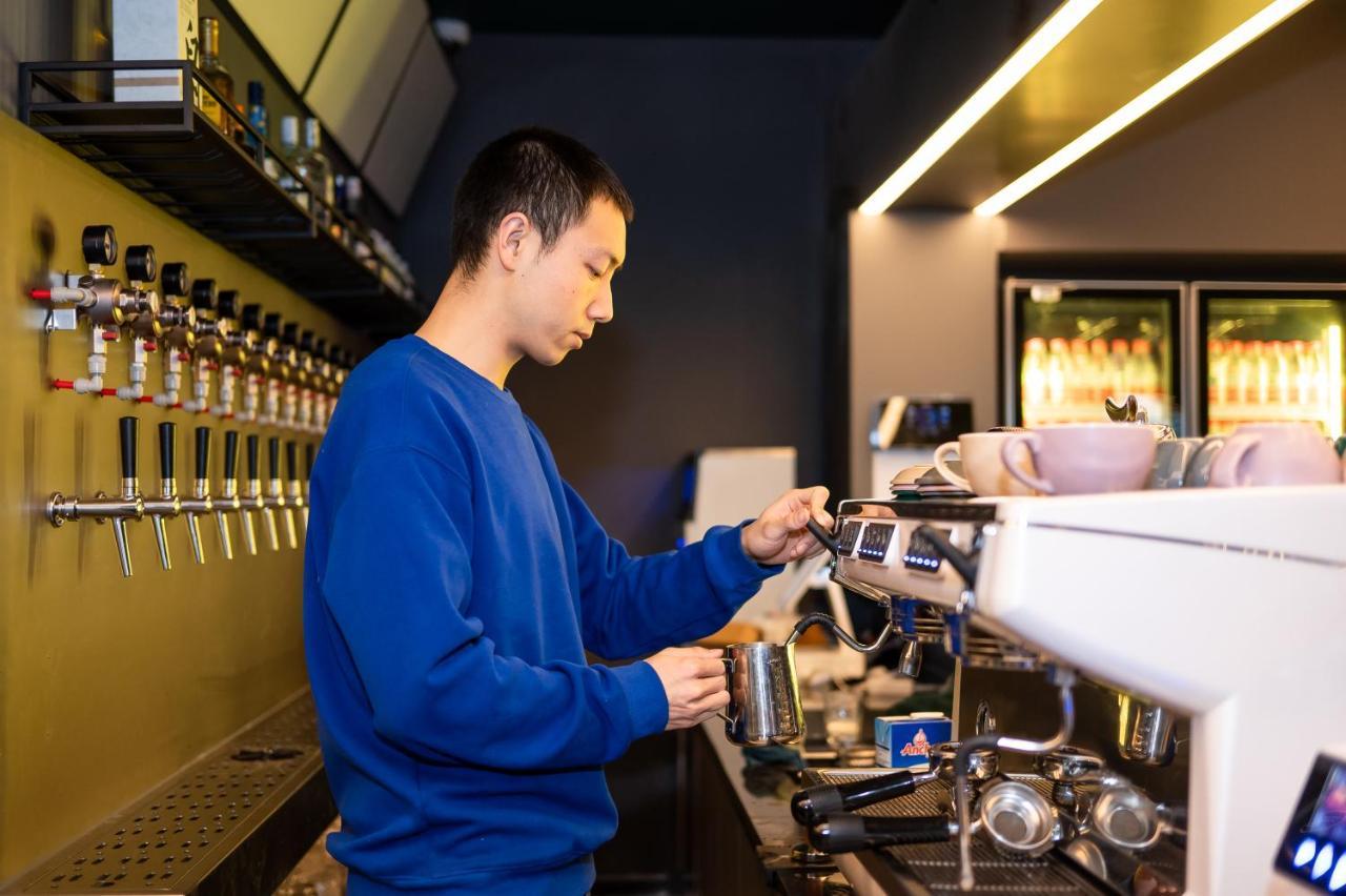 Dayin International Youth Hostel - Near East Nanjing Road & People'S Square & The Bund -Large Social Area -Bar -Cafe -Gym -Free Laundry Luggage Storage -24H Front Desk -English Service Shanghai Exterior photo